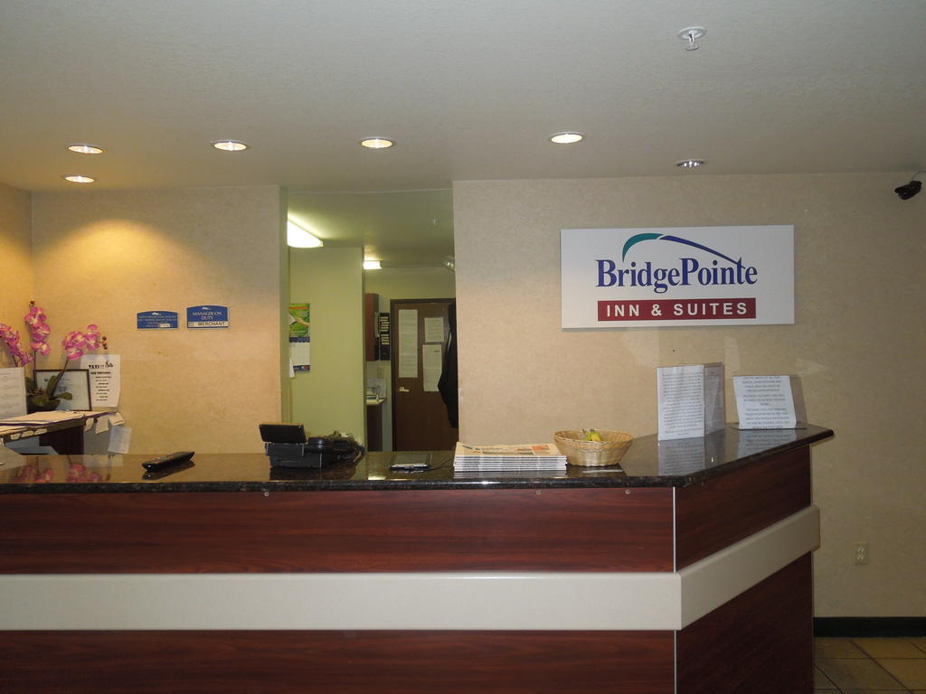 Bridgepointe Inn & Suites Toledo-Perrysburg-Rossford-Oregon-Maumee By Hollywood Casino Northwood Exteriör bild