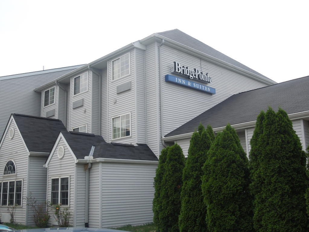 Bridgepointe Inn & Suites Toledo-Perrysburg-Rossford-Oregon-Maumee By Hollywood Casino Northwood Exteriör bild