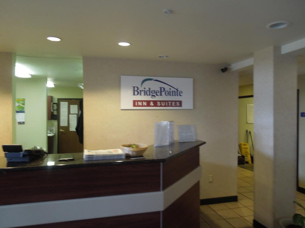 Bridgepointe Inn & Suites Toledo-Perrysburg-Rossford-Oregon-Maumee By Hollywood Casino Northwood Exteriör bild